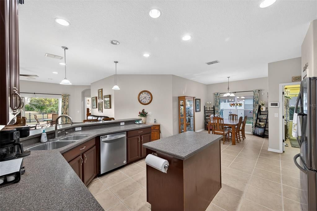 待售: $460,000 (4 贝兹, 3 浴室, 2655 平方英尺)