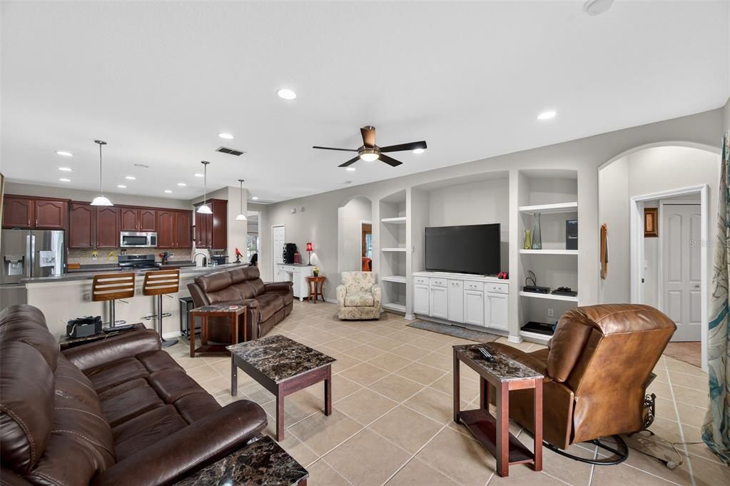 待售: $460,000 (4 贝兹, 3 浴室, 2655 平方英尺)