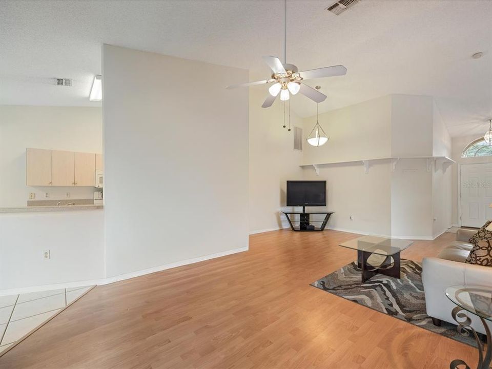 En Venta: $394,500 (3 camas, 2 baños, 1514 Pies cuadrados)