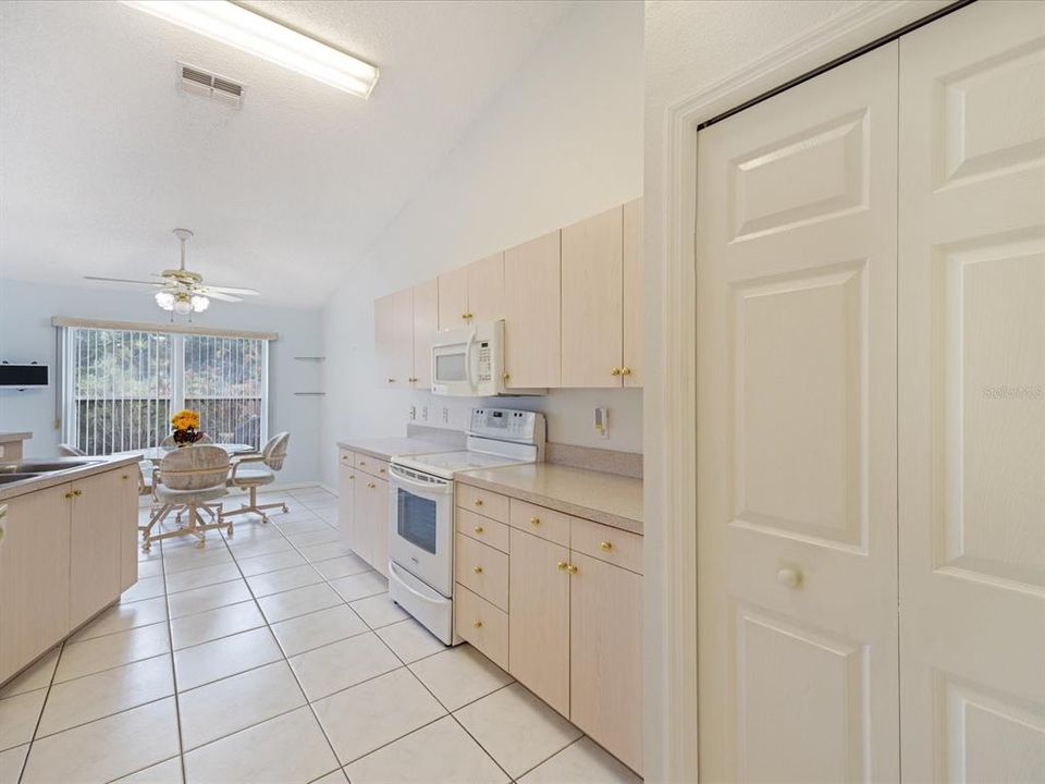 En Venta: $394,500 (3 camas, 2 baños, 1514 Pies cuadrados)