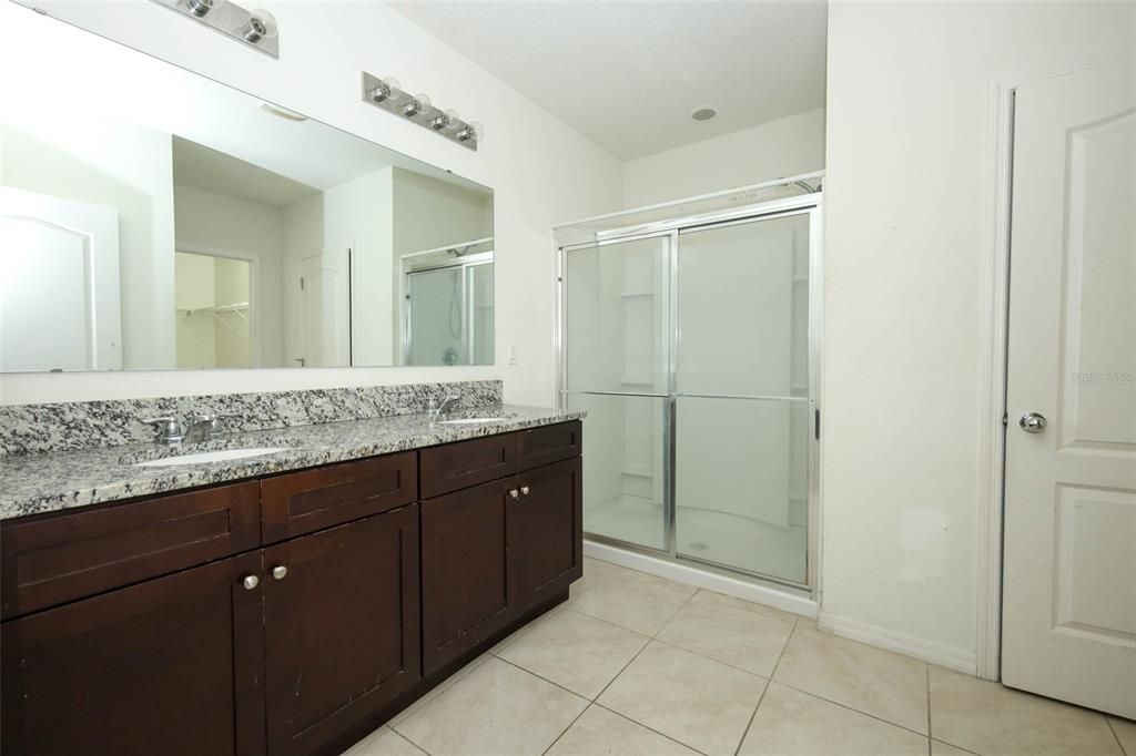 На продажу: $300,000 (4 спален, 2 ванн, 1846 Квадратных фут)