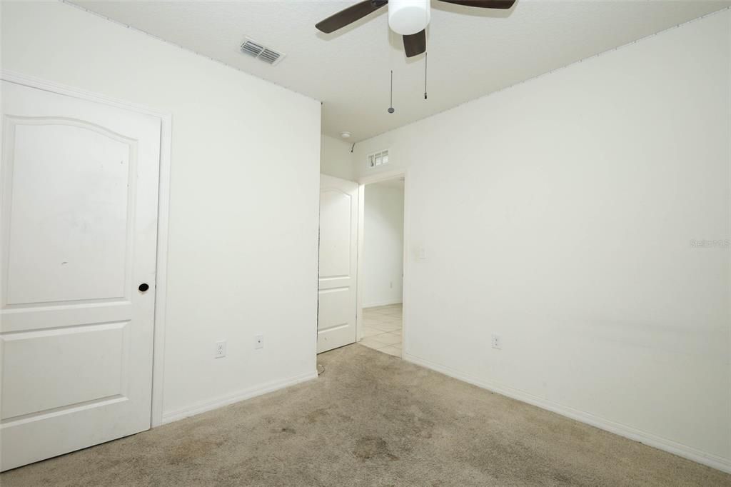 На продажу: $300,000 (4 спален, 2 ванн, 1846 Квадратных фут)