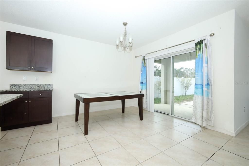 На продажу: $300,000 (4 спален, 2 ванн, 1846 Квадратных фут)