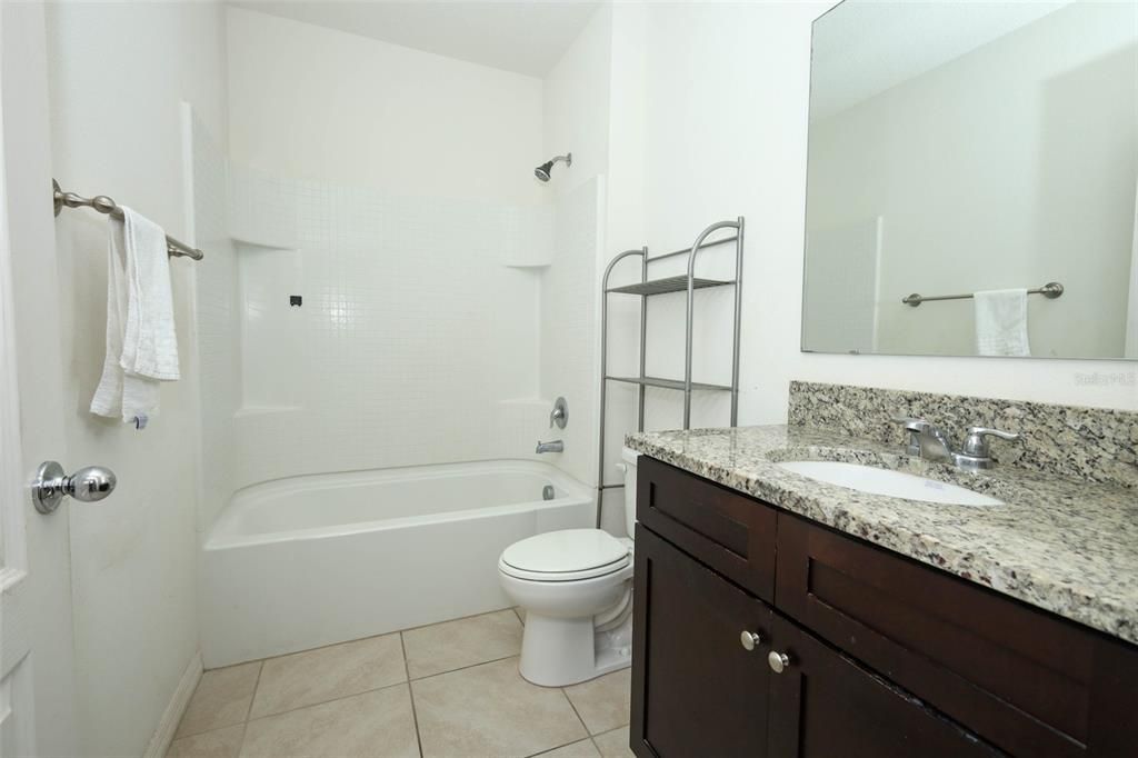 На продажу: $300,000 (4 спален, 2 ванн, 1846 Квадратных фут)