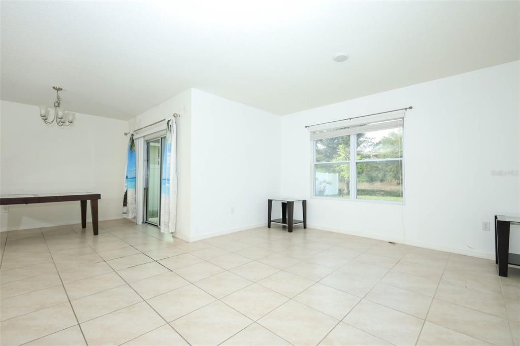 На продажу: $300,000 (4 спален, 2 ванн, 1846 Квадратных фут)