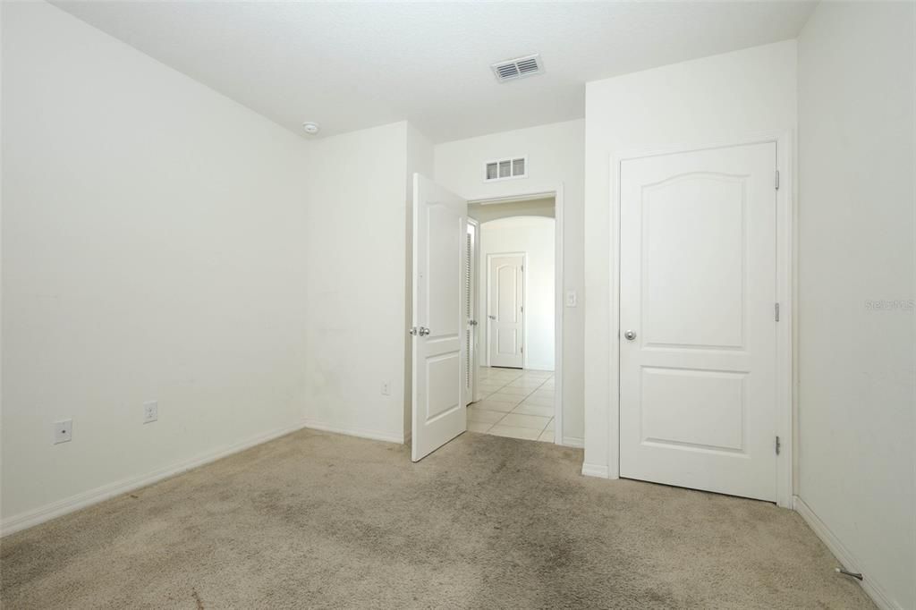 На продажу: $300,000 (4 спален, 2 ванн, 1846 Квадратных фут)