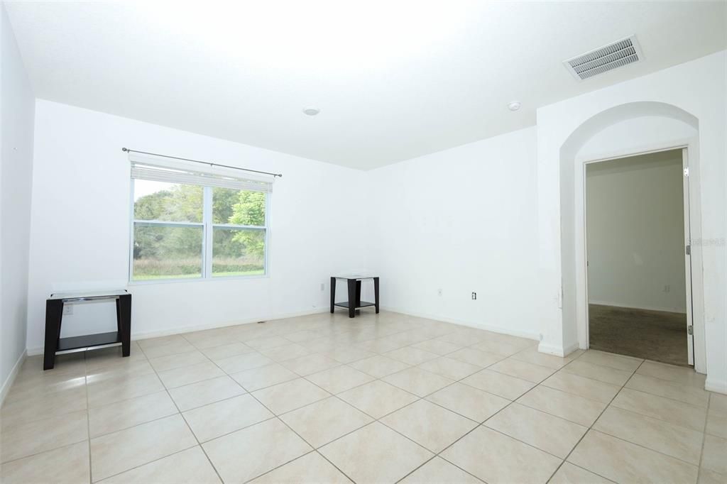 На продажу: $300,000 (4 спален, 2 ванн, 1846 Квадратных фут)