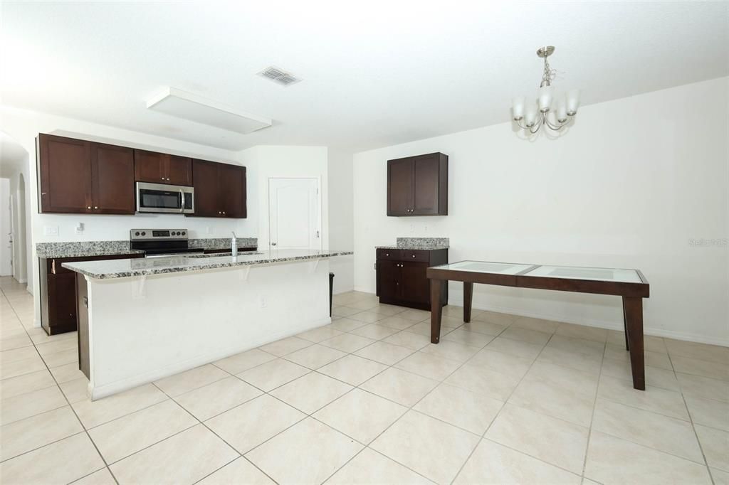 На продажу: $300,000 (4 спален, 2 ванн, 1846 Квадратных фут)