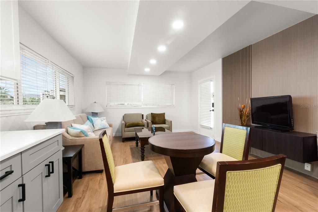 For Rent: $2,300 (1 beds, 1 baths, 700 Square Feet)