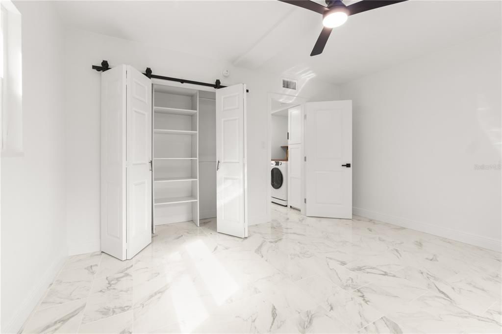 For Rent: $2,300 (1 beds, 1 baths, 700 Square Feet)