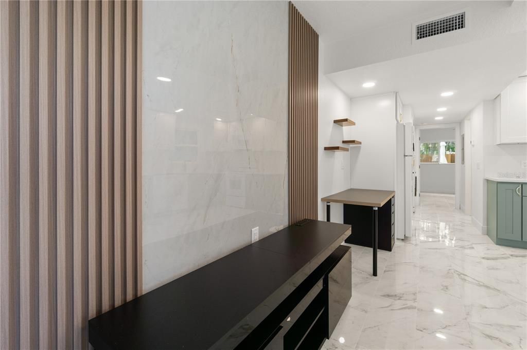 For Rent: $2,300 (1 beds, 1 baths, 700 Square Feet)