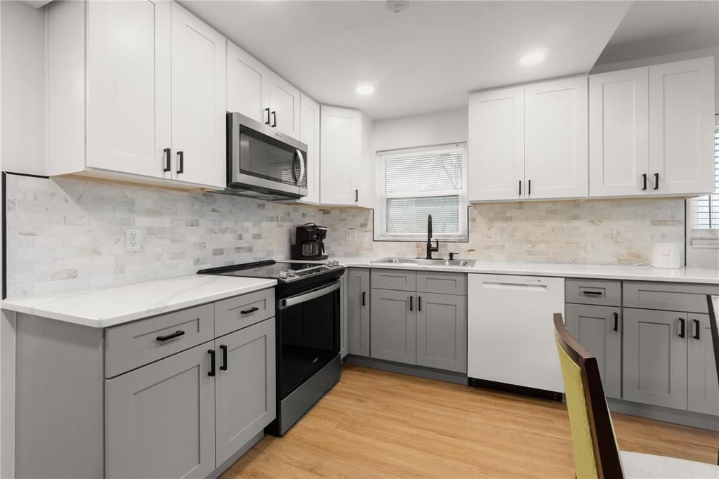 For Rent: $2,300 (1 beds, 1 baths, 700 Square Feet)