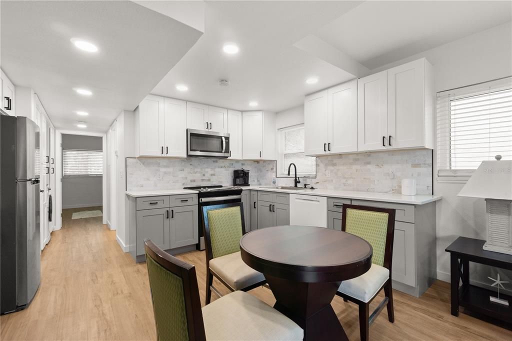 For Rent: $2,300 (1 beds, 1 baths, 700 Square Feet)