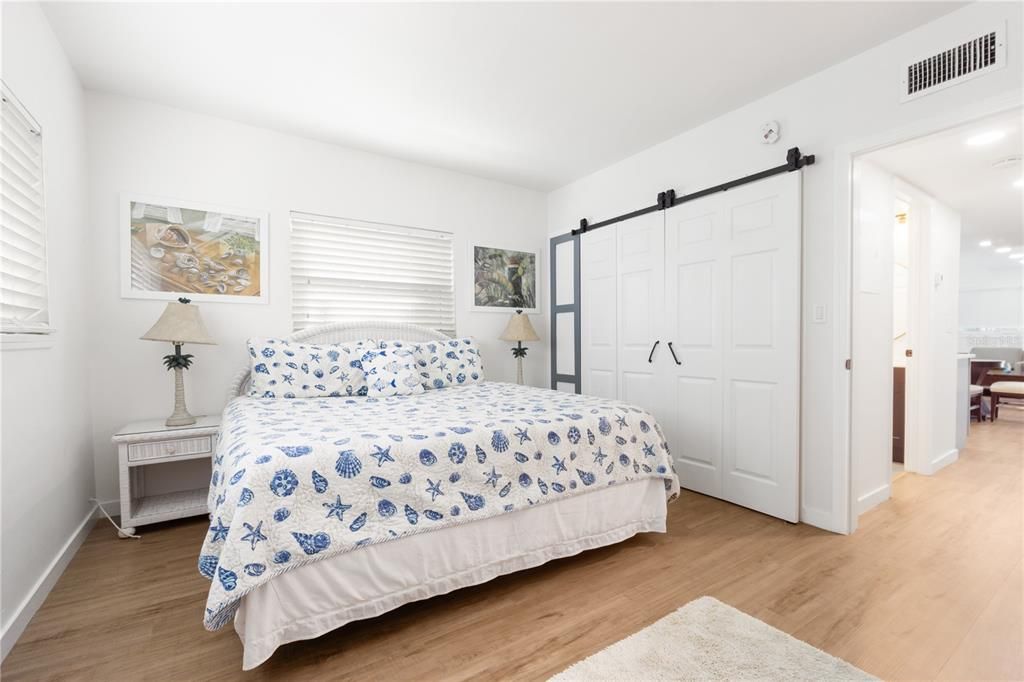 For Rent: $2,300 (1 beds, 1 baths, 700 Square Feet)