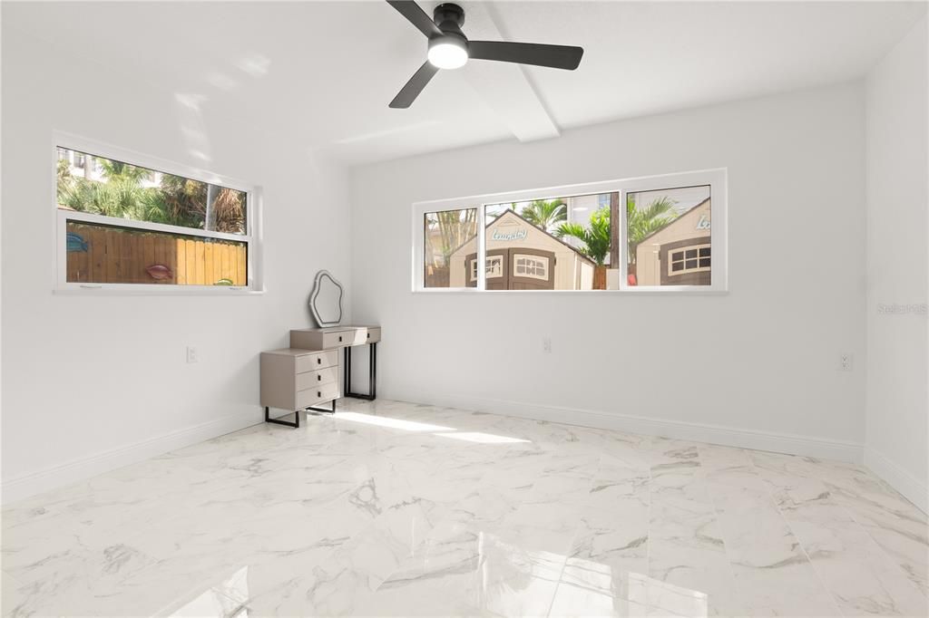 For Rent: $2,300 (1 beds, 1 baths, 700 Square Feet)