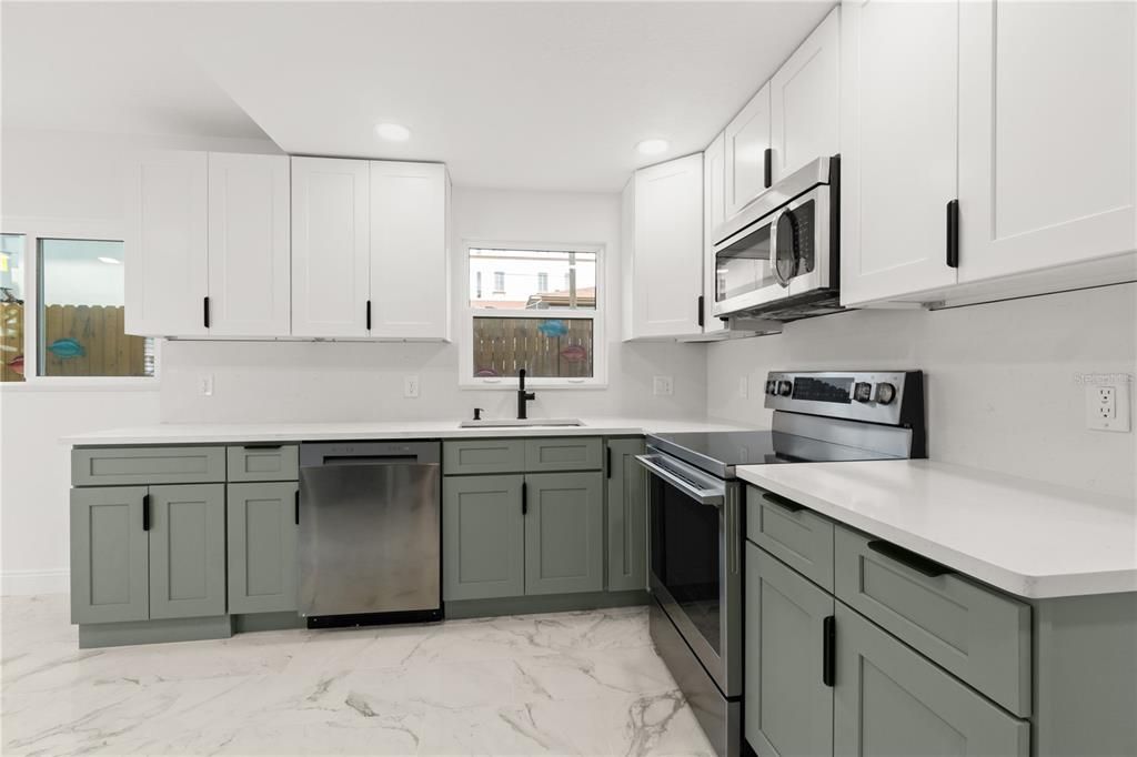 For Rent: $2,300 (1 beds, 1 baths, 700 Square Feet)