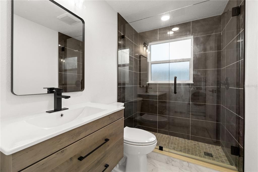 For Rent: $2,300 (1 beds, 1 baths, 700 Square Feet)