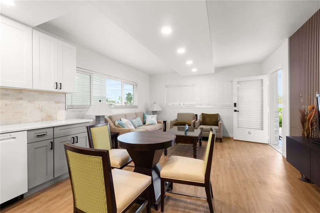 For Rent: $2,300 (1 beds, 1 baths, 700 Square Feet)