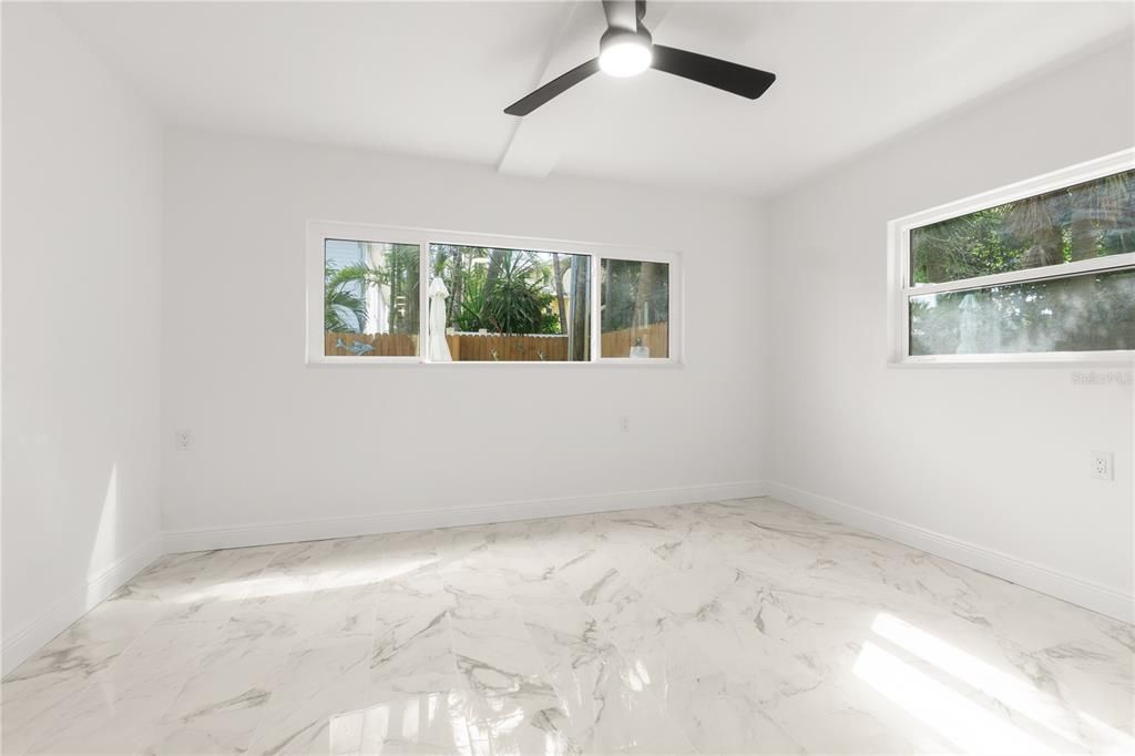 For Rent: $2,300 (1 beds, 1 baths, 700 Square Feet)