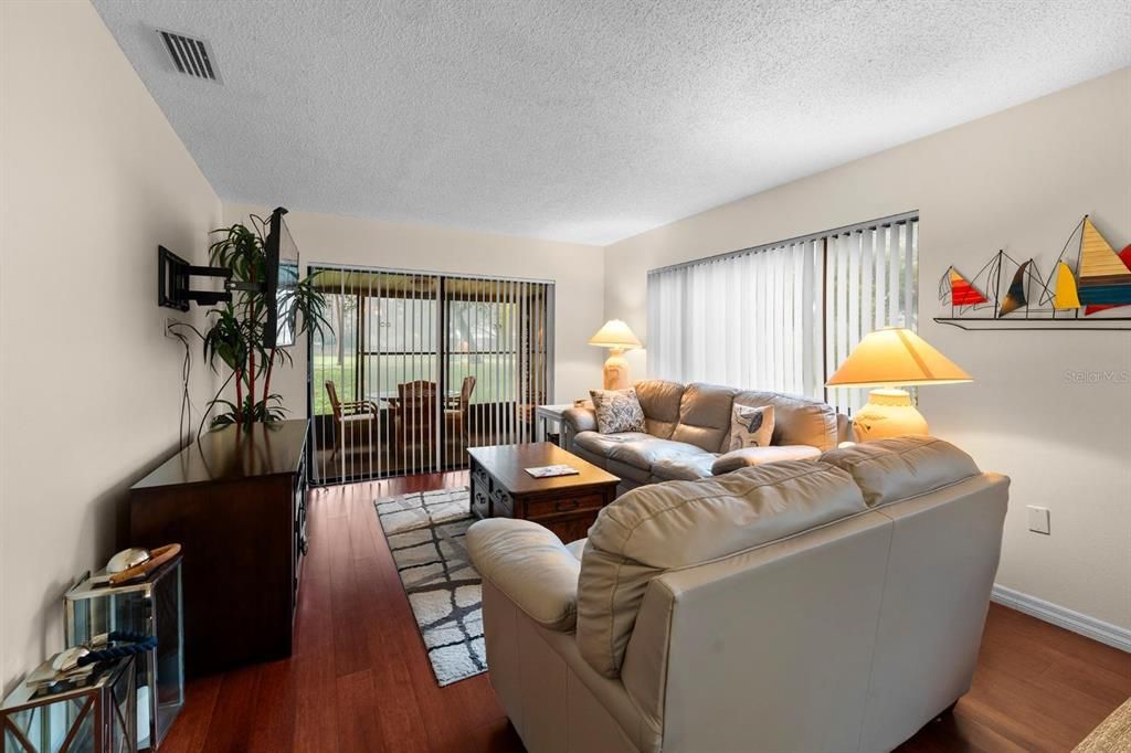 En Venta: $167,900 (2 camas, 2 baños, 1144 Pies cuadrados)