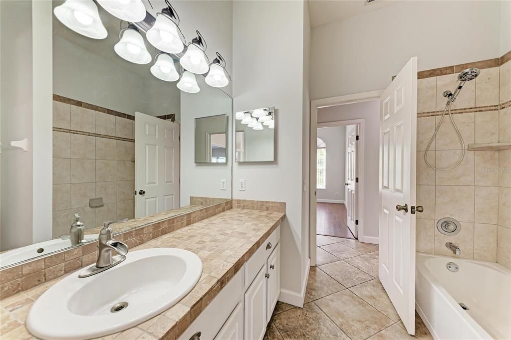 На продажу: $685,000 (3 спален, 2 ванн, 2284 Квадратных фут)