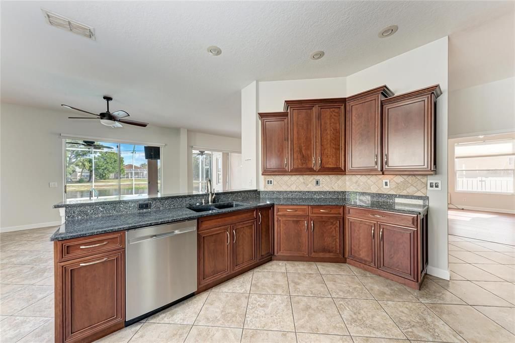 На продажу: $685,000 (3 спален, 2 ванн, 2284 Квадратных фут)