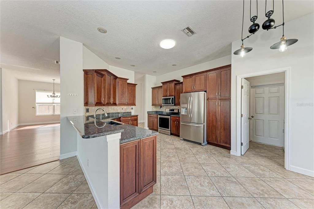 На продажу: $685,000 (3 спален, 2 ванн, 2284 Квадратных фут)