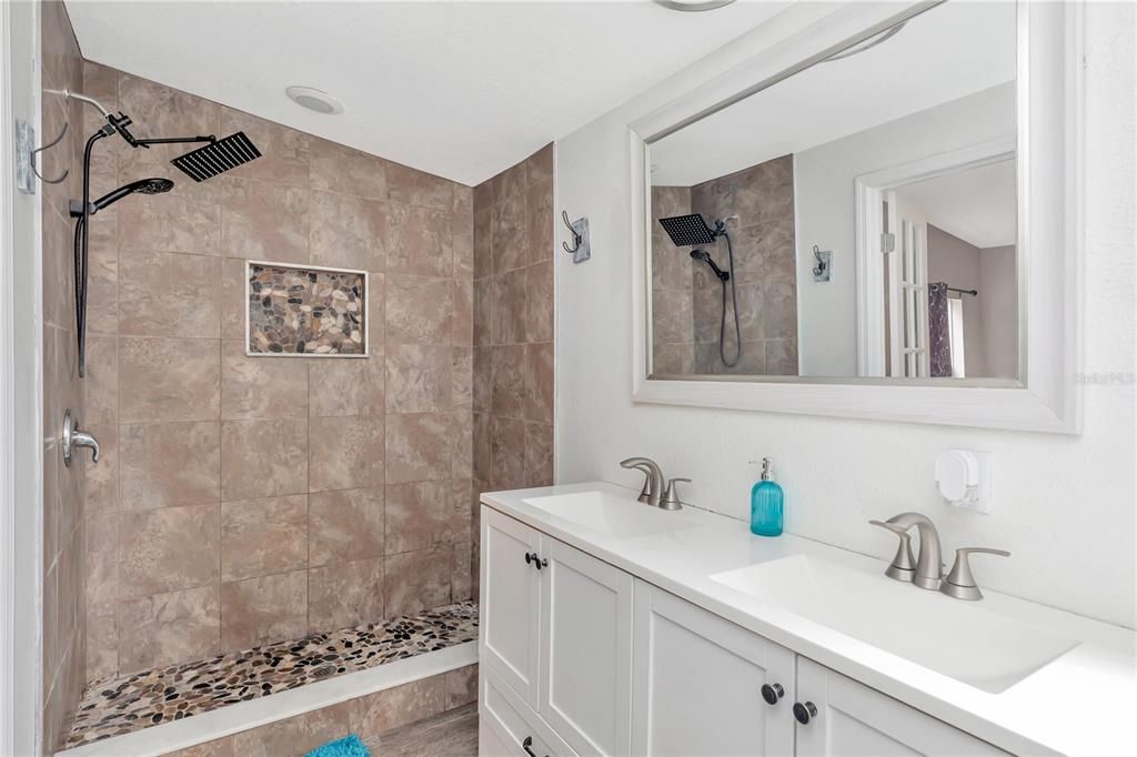 На продажу: $269,000 (2 спален, 2 ванн, 960 Квадратных фут)