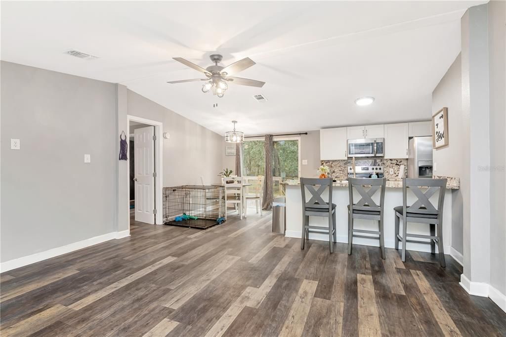 На продажу: $269,000 (2 спален, 2 ванн, 960 Квадратных фут)