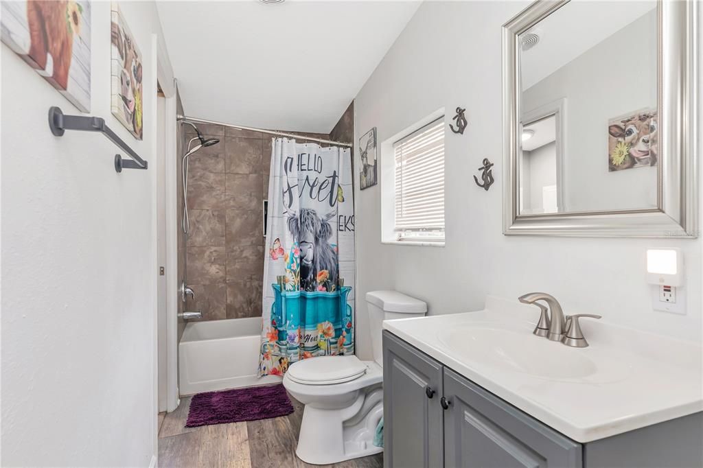 На продажу: $269,000 (2 спален, 2 ванн, 960 Квадратных фут)