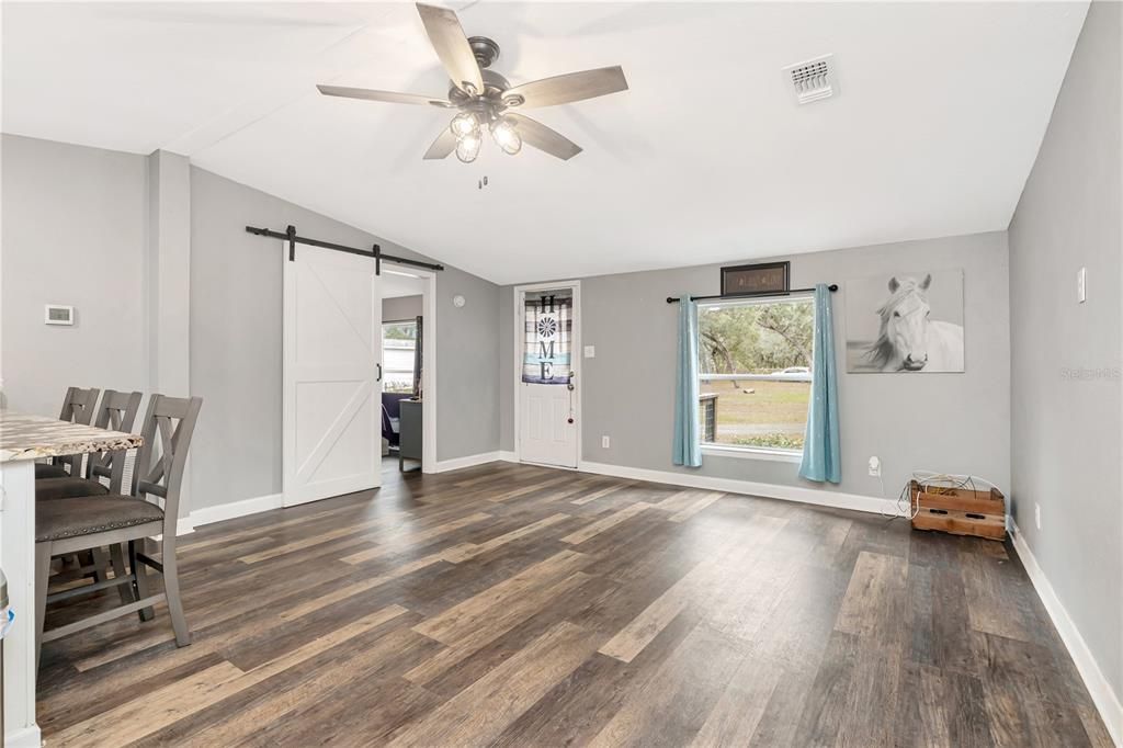 На продажу: $269,000 (2 спален, 2 ванн, 960 Квадратных фут)