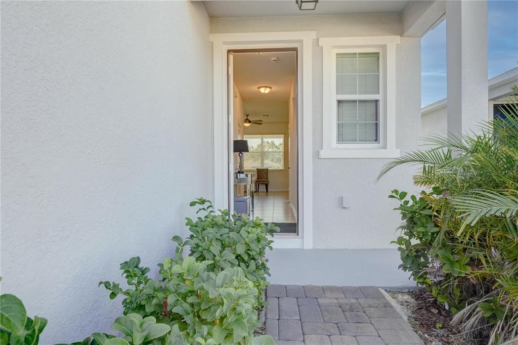 For Rent: $2,600 (4 beds, 2 baths, 1965 Square Feet)