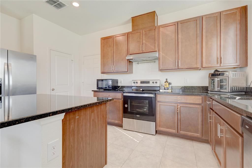 For Rent: $2,600 (4 beds, 2 baths, 1965 Square Feet)