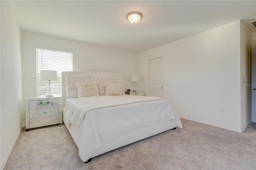 For Rent: $2,600 (4 beds, 2 baths, 1965 Square Feet)