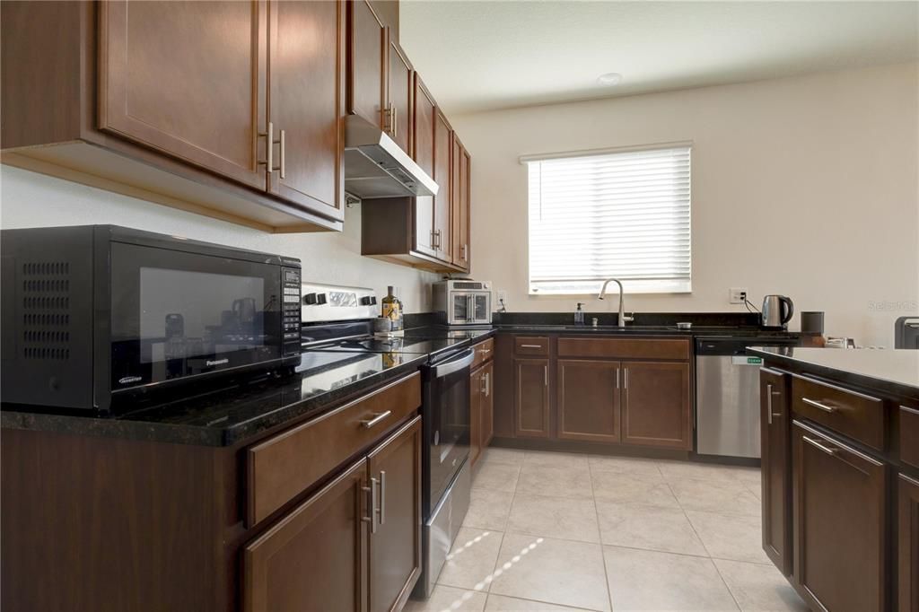 For Rent: $2,600 (4 beds, 2 baths, 1965 Square Feet)