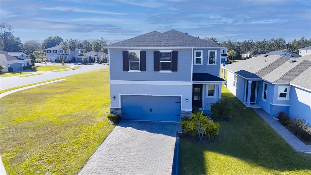 For Rent: $2,600 (4 beds, 2 baths, 1965 Square Feet)