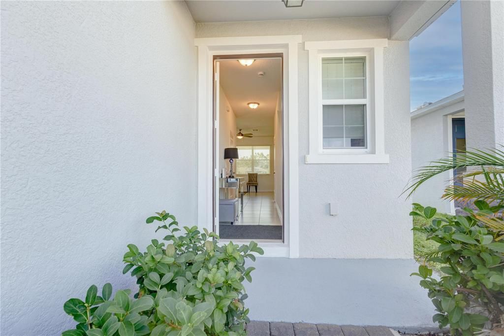 For Rent: $2,600 (4 beds, 2 baths, 1965 Square Feet)