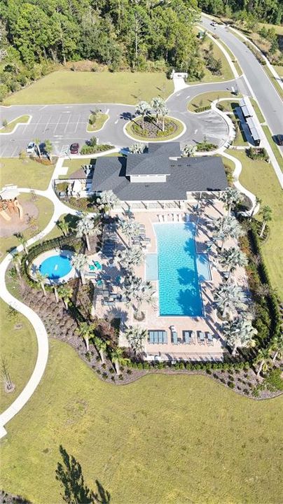 For Rent: $2,600 (4 beds, 2 baths, 1965 Square Feet)