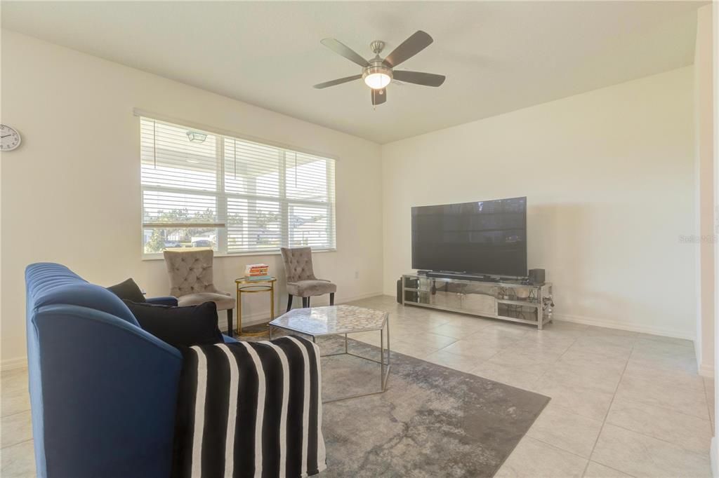 For Rent: $2,600 (4 beds, 2 baths, 1965 Square Feet)