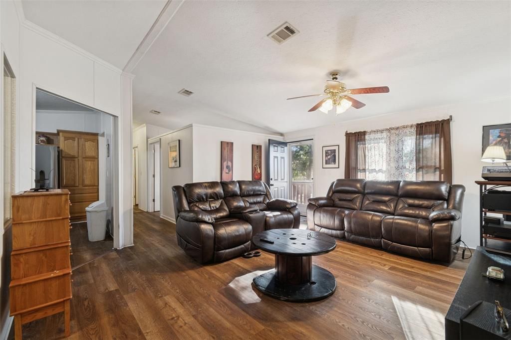 En Venta: $199,999 (3 camas, 2 baños, 1620 Pies cuadrados)