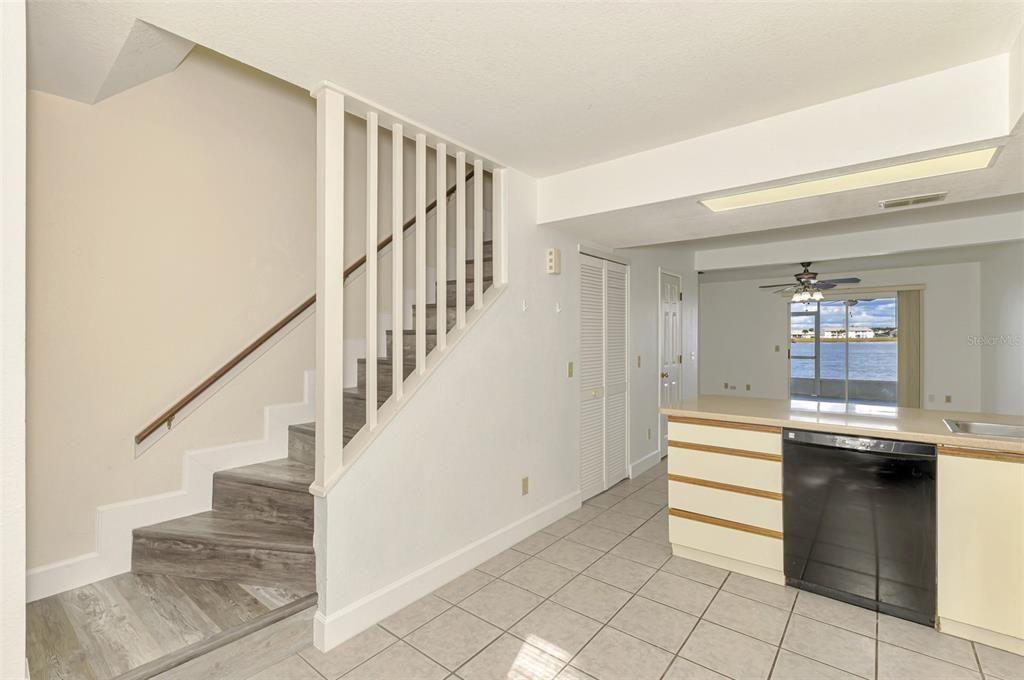 待售: $190,000 (2 贝兹, 2 浴室, 1078 平方英尺)