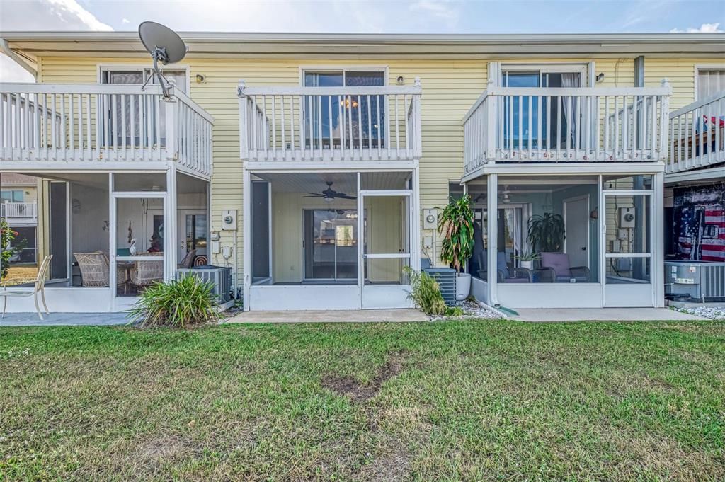 待售: $190,000 (2 贝兹, 2 浴室, 1078 平方英尺)