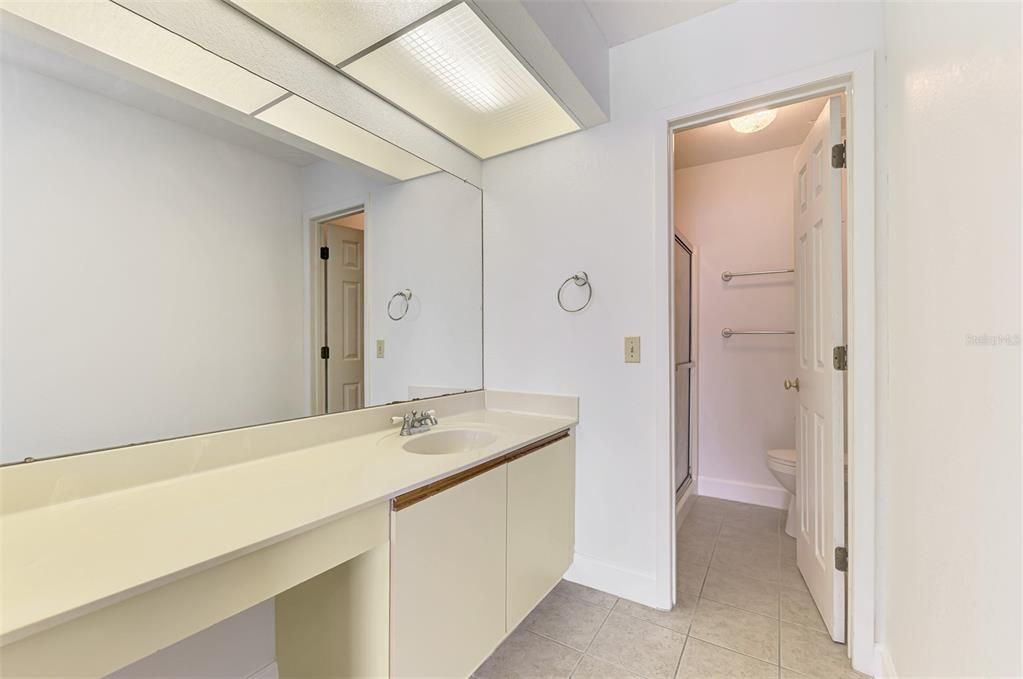 待售: $190,000 (2 贝兹, 2 浴室, 1078 平方英尺)