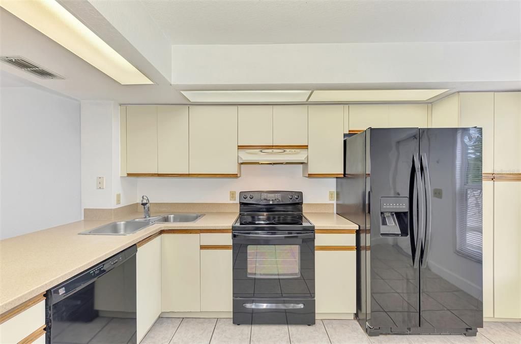 待售: $190,000 (2 贝兹, 2 浴室, 1078 平方英尺)