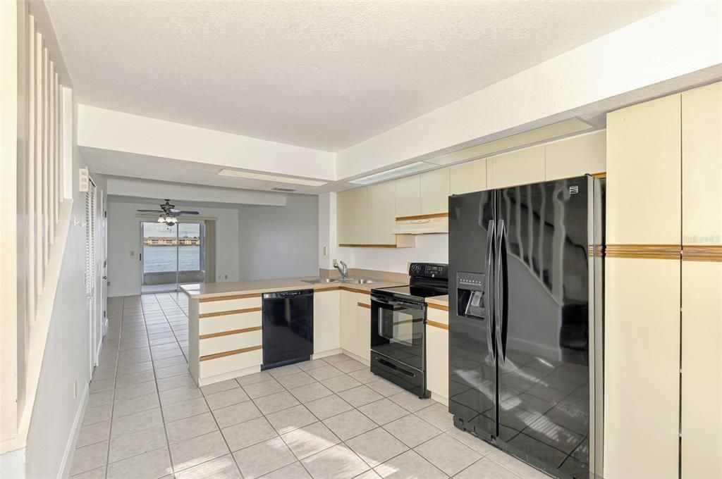 待售: $190,000 (2 贝兹, 2 浴室, 1078 平方英尺)