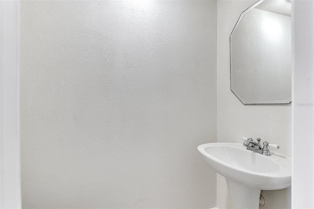 待售: $190,000 (2 贝兹, 2 浴室, 1078 平方英尺)