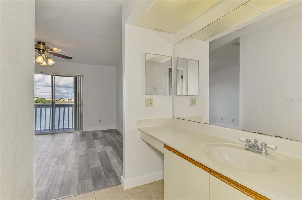 待售: $190,000 (2 贝兹, 2 浴室, 1078 平方英尺)