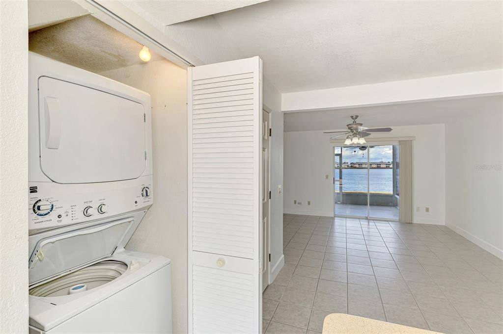 待售: $190,000 (2 贝兹, 2 浴室, 1078 平方英尺)