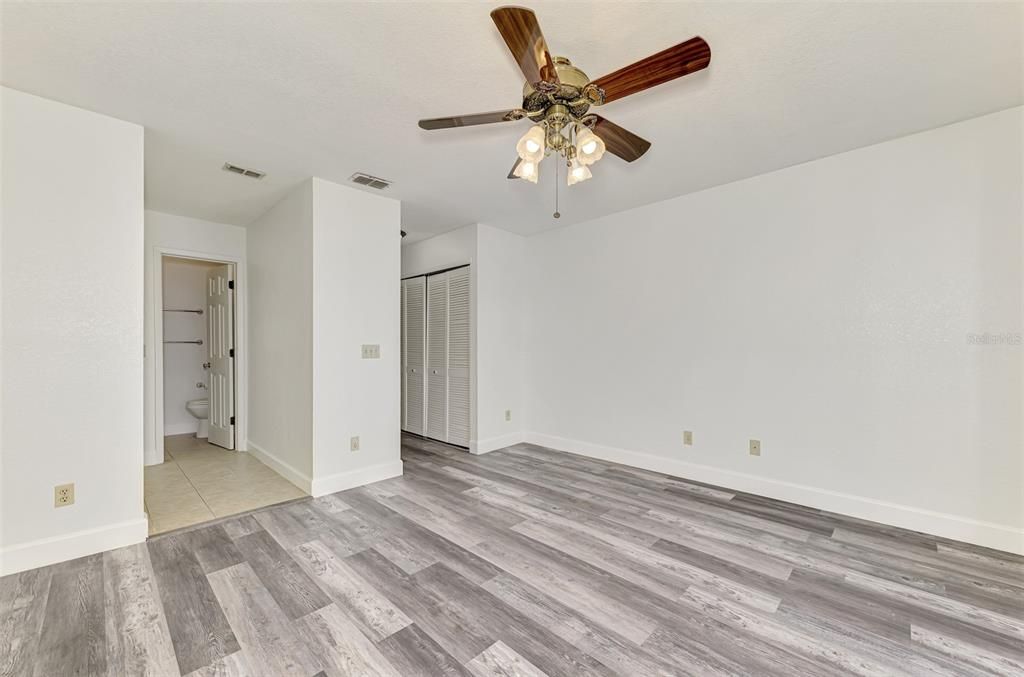 待售: $190,000 (2 贝兹, 2 浴室, 1078 平方英尺)