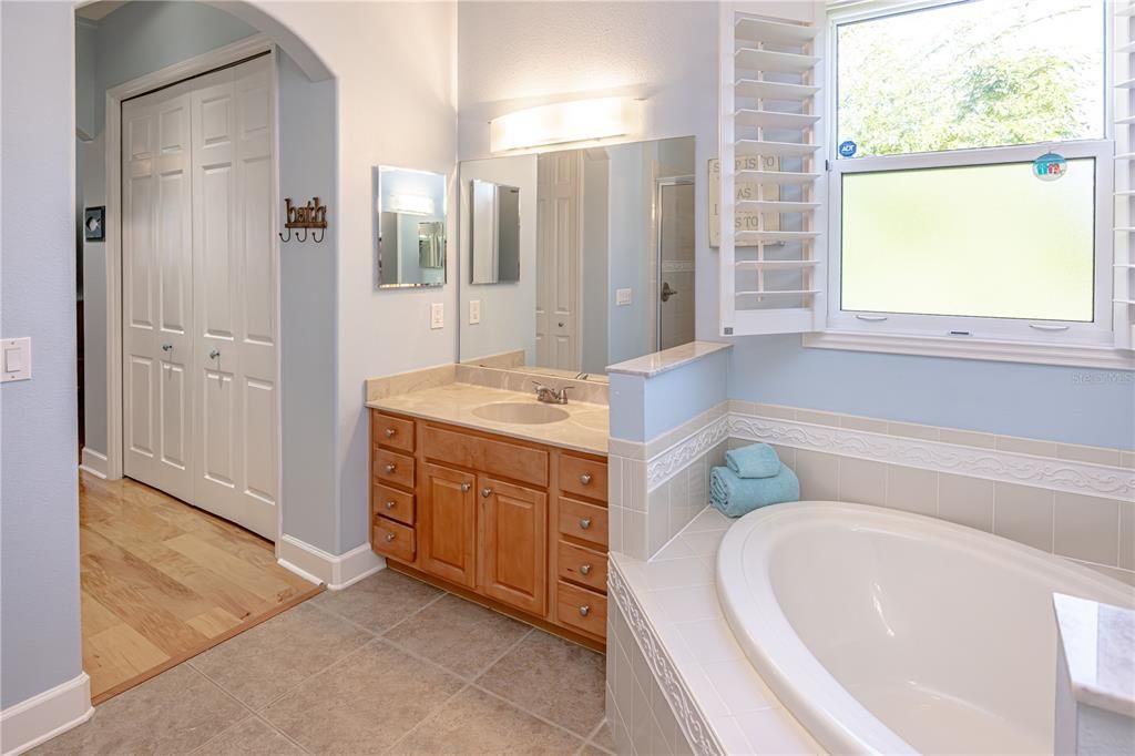 待售: $1,150,000 (4 贝兹, 3 浴室, 2799 平方英尺)